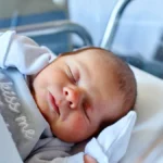 آیا فتوتراپی به چشم و پوست نوزاد آسیب می زند؟