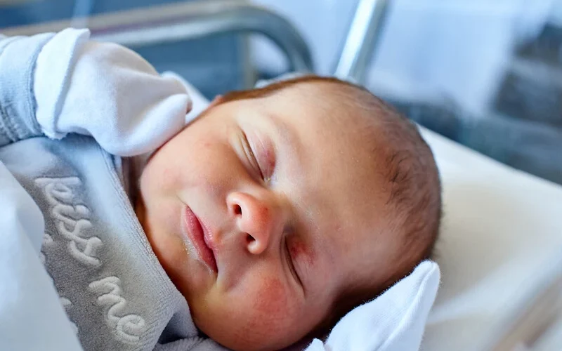 آیا فتوتراپی به چشم و پوست نوزاد آسیب می زند؟